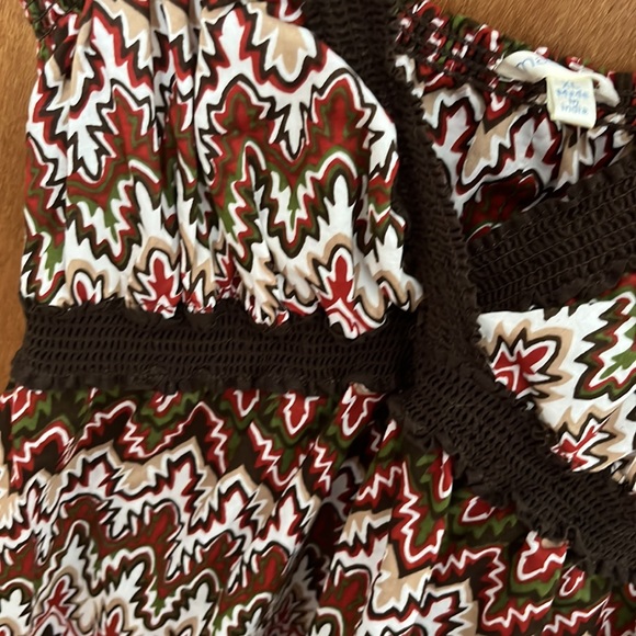 Fun tank top w/ unique pattern - Picture 2 of 2